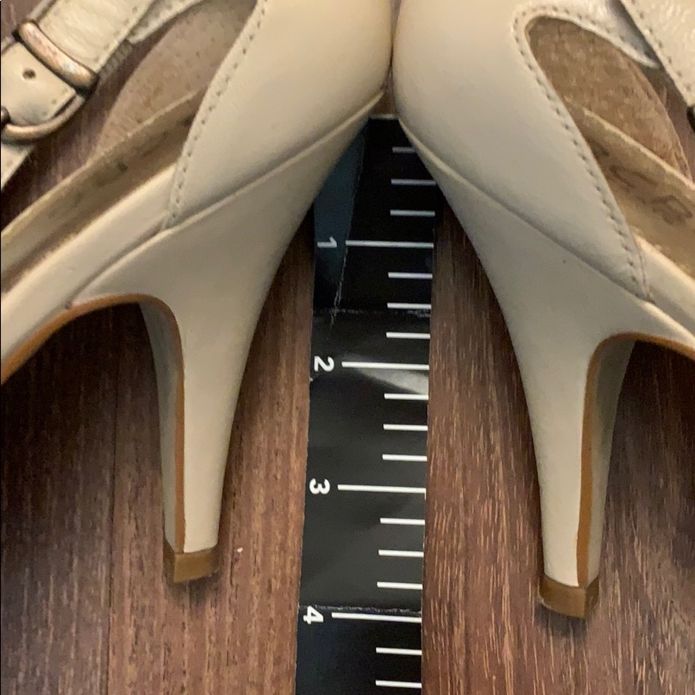 BCBGparis peep toe pums size 7.5B - Picture 2 of 8